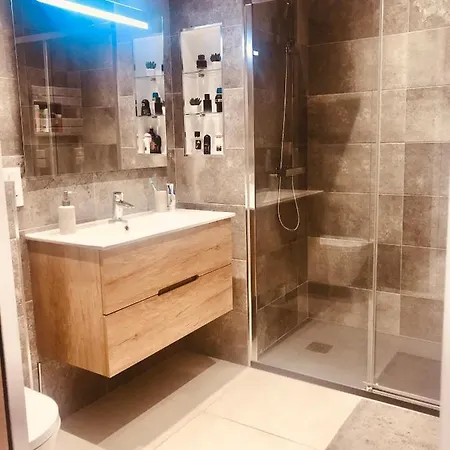 Appartement F2 Moderne & Spacieux En Residence