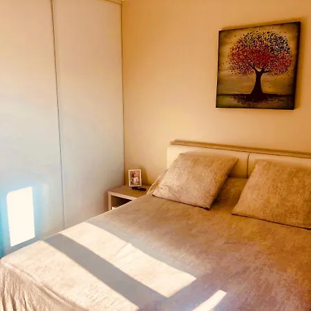 Appartement F2 Moderne & Spacieux En Residence شقة